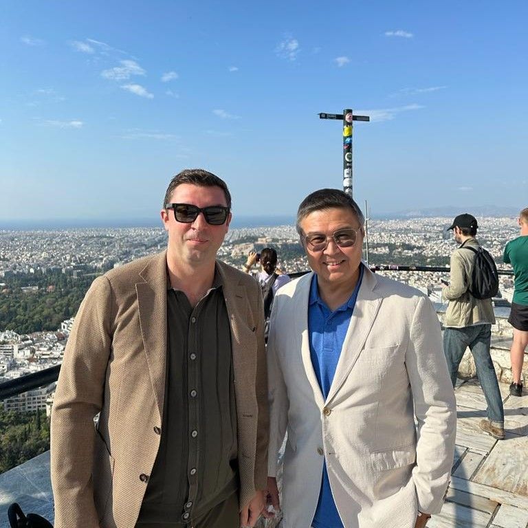 Поднятие казахстанского флага на самой высокой точке в Афинах