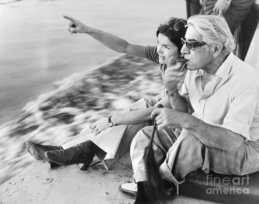 aristotle-and-jacqueline-onassis-bettmann.jpg